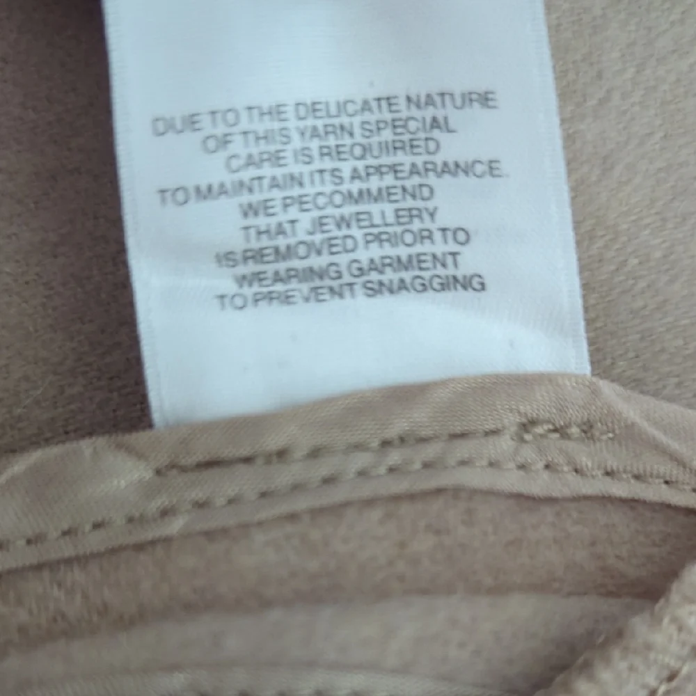 Source Unknown Beige Cape with Dark Edging - Picture 12 of 16